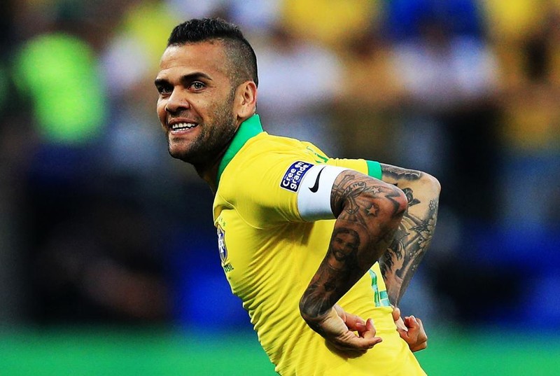 Hậu vệ Dani Alves ghi bàn như trong buổi đá tập của Brazil (ảnh AP)