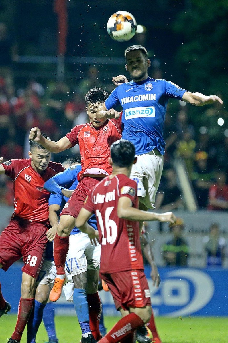 Thương hiệu Asanzo đang được gắn lên ngực áo của các cầu thủ Than Quảng Ninh (ảnh VPF) Tthương hiệu Asanzo sẽ gắn lên ngực áo của các cầu thủ Than Quảng Ninh và được dùng hình ảnh đội bóng cho các hoạt động quảng cáo. (ảnh VPF)