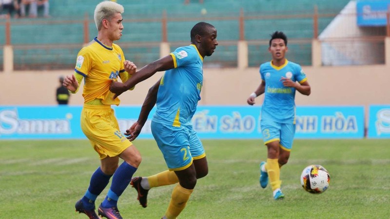 Trung vệ trụ cột Đinh Tiến Thành nay đã rời Thanh Hóa về đá cho Hà Nội (ảnh Hội CĐV Thanh Hóa) Trung vệ trụ cột Đinh Tiến Thành đã rời Thanh Hóa về đá cho Hà Nội (ảnh Hội CĐV Thanh Hóa)