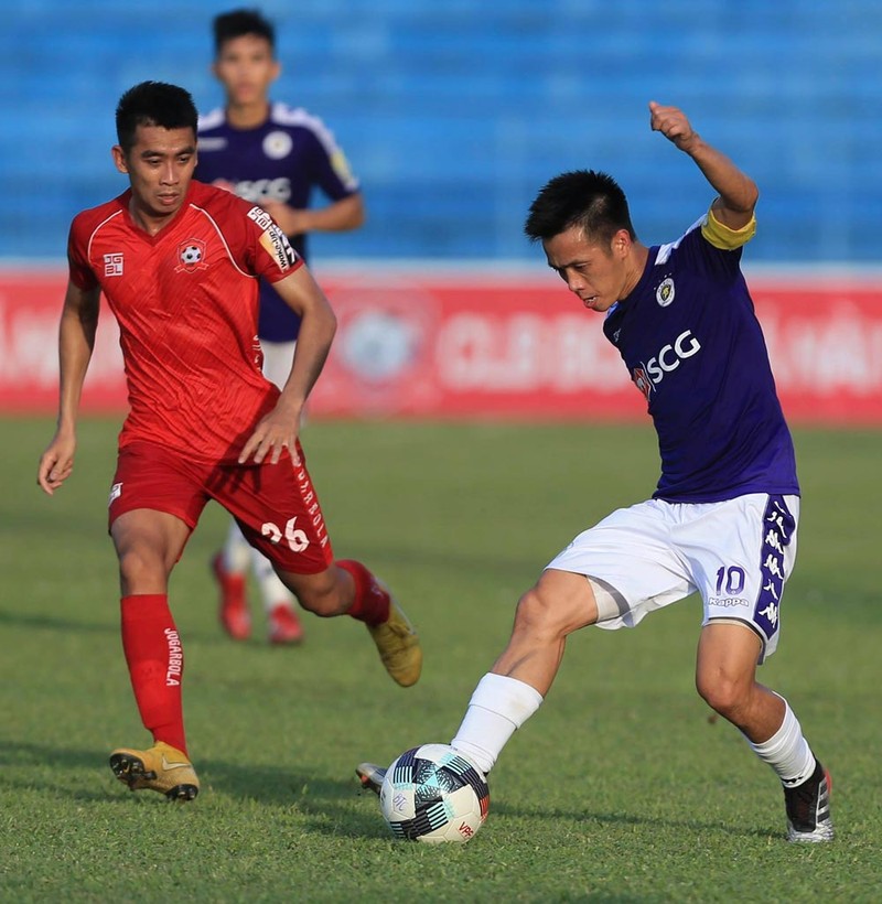 Màn nhảy múa cùng trái bóng trên sân cỏ sau chấn thương của Văn Quyết đã truyền cảm hứng cho đồng đội. Ảnh VPF