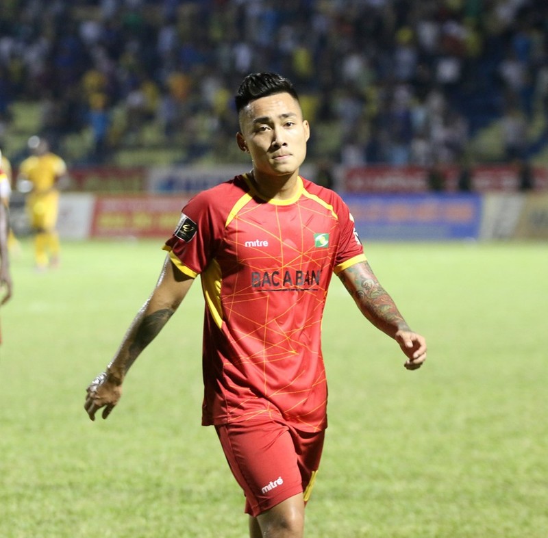 Thắng SLNA 2-0, Thanh Hóa chen chân vào tốp 3 ảnh 3 Đang có phông độ tốt nhưng Tuấn Tài vẫn phải ngồi dự bị, SLNA đang lâm vào tình cảnh