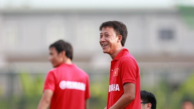 Sân Vinh, hai ông thầy Nghệ “níu chân” nhau ảnh 1 Có được 1 điểm cũng khiến HLV Thành Công nở nụ cười cho lần đầu trở lại sân Vinh. Ảnh VietTimes