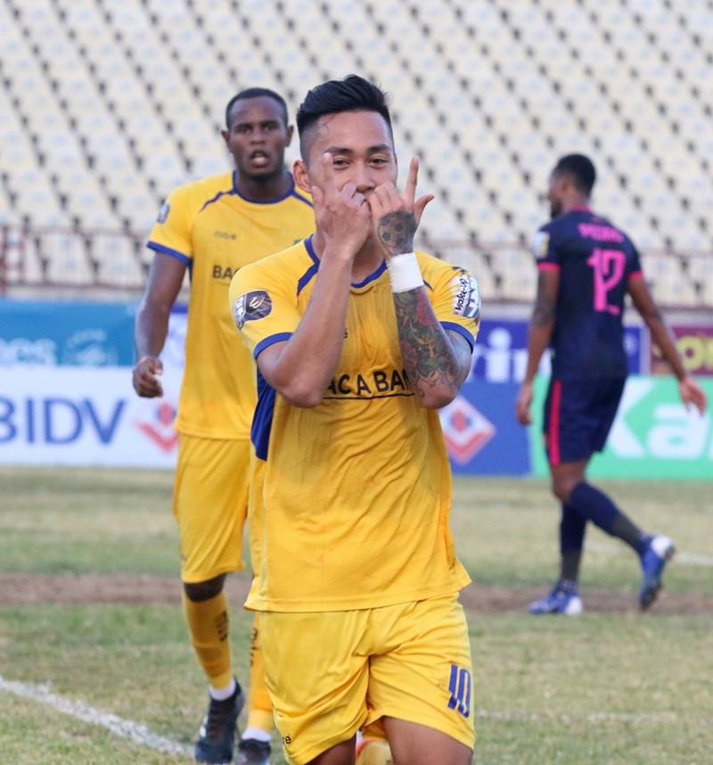 Sân Vinh, hai ông thầy Nghệ “níu chân” nhau ảnh 2 Tại SLNA đang lâm tình trangh nội binh phải