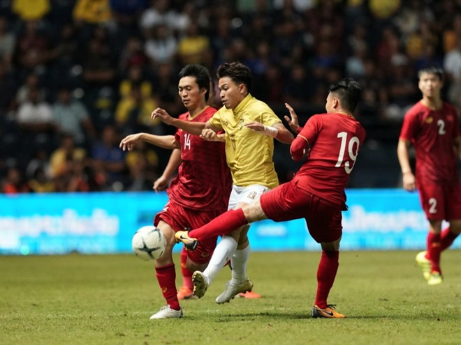 Thái League cũng sẽ có điều chỉnh vòng 26, thay vì đấu ngày 29.8 sẽ đẩy sớm lên 2 - 3 ngày để các cầu thủ Thái Lan hội quân ít nhất 1 tuần trước trận then chốt với tuyển VN. Ảnh VPF. Thái League cũng sẽ có điều chỉnh vòng 26, thay vì đấu ngày 29.8 sẽ đẩy sớm lên 2 - 3 ngày để các cầu thủ Thái Lan hội quân ít nhất 1 tuần trước trận then chốt với tuyển VN. Ảnh VPF.