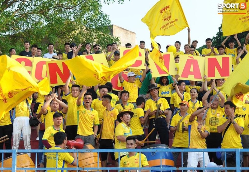 Cầm quân tại đội bóng mà tiếng nói của cổ động viên có tầm ảnh hưởng như Thanh Hóa chưa bao giờ là điều dễ dàng. Ảnh CĐV Thanh Hóa.
