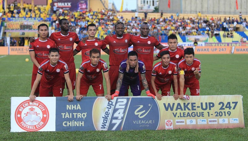 Khán giả TP.HCM đang rất chờ đợi chiến thắng. Ảnh VPF. Khán giả TP.HCM đang rất chờ đợi, đoàn quân của ông Chung Hae- Seong sẽ làm nên được chiến thắng để đưa giấc mơ lần đầu tiên vô địch V.League của một đội bóng TP.HCM trở thành hiện thực