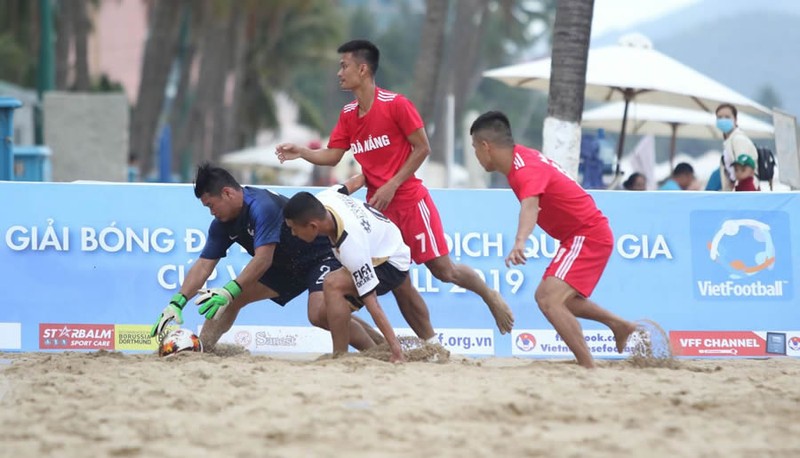 Linh chỉ “nựng” còn Tú chỉ “đùa” ảnh 3 Bóng đá sạch, vẫn là giấc mơ của khán giả VN. Ảnh Bá Duy.