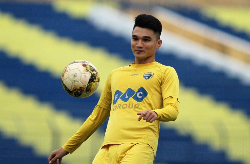 Trung vệ trẻ Văn Đại chưa có nhiều kinh nghiệm đá V.League. Ảnh CĐV Thanh Hóa.