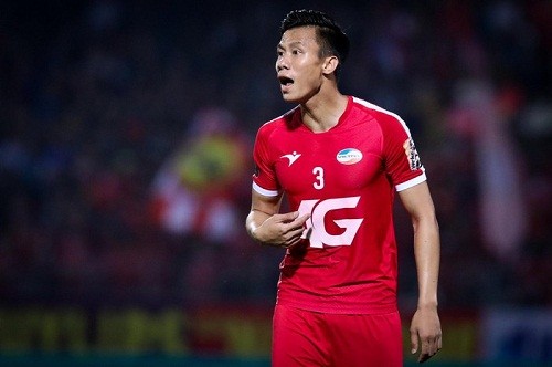 Quế Ngọc Hải  trở về sân Vinh trong màu áo Viettel. Ảnh VPF.