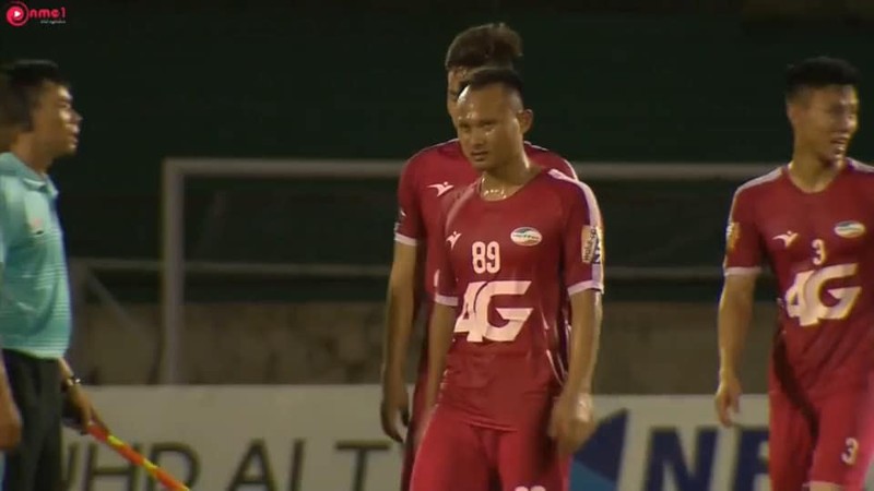 Ngày trở về Trọng Hoàng, Quế Ngọc Hải không trọn vẹn. Ảnh Hội CĐV SLNA.