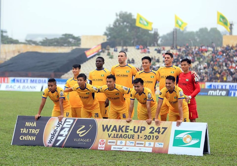 Nghịch lý bóng đá xứ Nghệ ảnh 1 11 cầu thủ SLNA, (không tính ngoại binh) chủ yếu đá đội hình chính sẽ hết hạn hợp đồng cuối mùa giải. Ảnh SLNAFC.