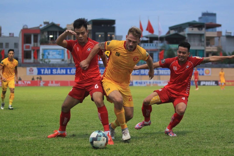 Thanh Hóa, bật đèn hiệu SOS! SOS! SOS! ảnh 1 Gramoz cô đơn nới hàng công Thanh Hóa. Ảnh VPF.