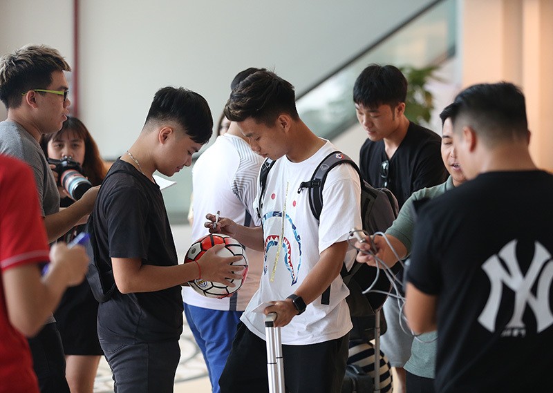 Khi nhiều “mắt xích” bị căng cứng ảnh 2 Các cầu thủ trong nước đã tập trung đội tuyển vào chiều 26/8. Ảnh VNN.