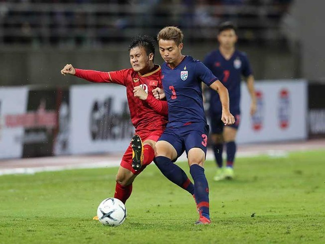 Luận bàn cách cầm quân của 2 ông thầy ảnh 2 Quang Hải mất hút cả trận đấu. Ảnh VNN.