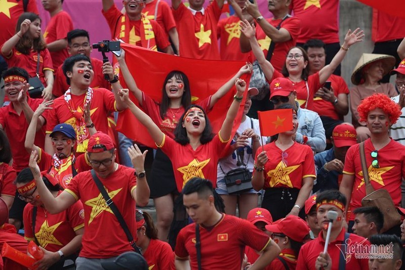 Luận bàn cách cầm quân của 2 ông thầy ảnh 1 Khán giả VN hài lòng với kết quả hòa. Ảnh VNN.