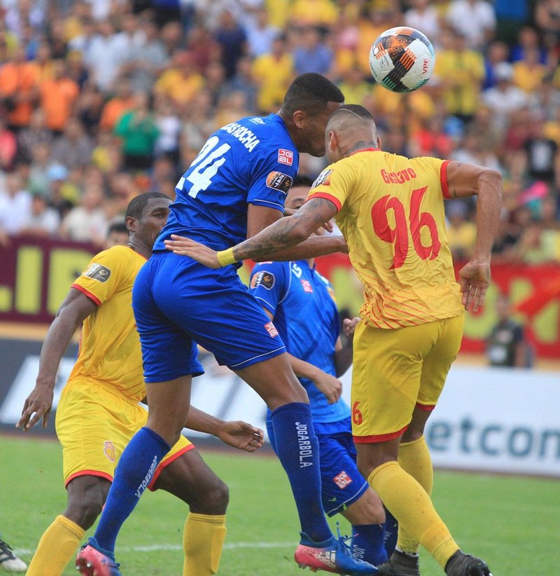 Khán giả V.League rất chờ đợi sự cỗ vũ nhiệt tình của cổ động viên thành Nam sẽ khỏa lấp những điểm yếu chuyên môn giúp các cầu thủ thành Nam làm được điều gì đó trên sân Hàng Đẫy. Ảnh VPF.