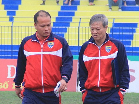 Hoàng Thanh Tùng - “Cascadeur” sân cỏ chuyên nghiệp ảnh 1 Hoàng Thanh Tùng từng làm trợ lý cho HLV Lê Thụy Hải. Ảnh VPF.