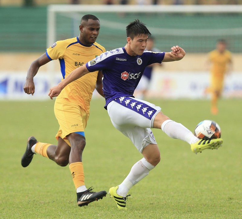 Không ai có thể cản được Hà Nội vô địch ảnh 1 Hà Nội đã chọn lối đá chậm, không cho chủ nhà có bóng tấn công. Ảnh vPF.