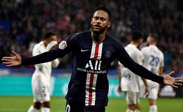 Khán giả nhà càng la ó, Neymar đá càng hay, đúng là trò đùa dai của tạo hóa. Ảnh AP.