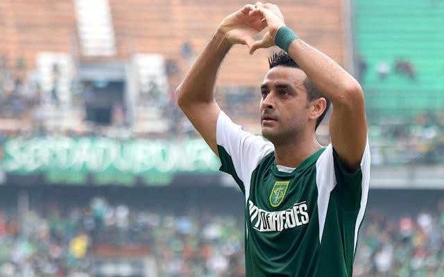 Có một nỗi lo mang tên Văn Lâm trong khung gỗ ảnh 2 Trung vệ Dutra, 34 tuổi người Brazil có chiều cao 1,88m rất giỏi không chiến. Ảnh AFC