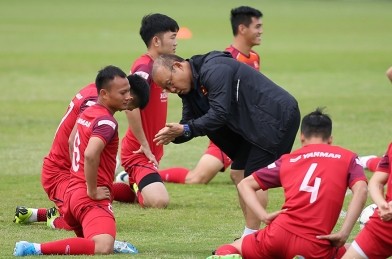 Trọng Hoàng đang là lá bài chiến thuật quan trọng của ông Park. Ảnh VPF