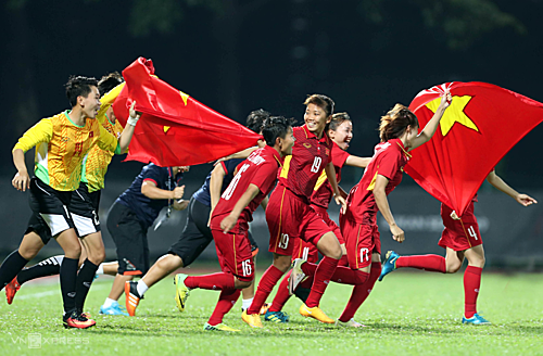 Ai còn nhớ các cô gái đá bóng? ảnh 2