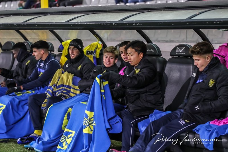 HLV Marc Brys của CLB Sint-Truiden bị sa thải, cơ hội nào cho Công Phượng? ảnh 2 Vấn đề lúc này của Công Phượng là phải lọt được vào băng ghế dự bị trước khi nghĩ đến việc vào sân. Ảnh CLB