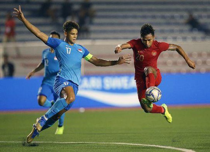 Bàn về “khẩu thần công 2 nòng” của HLV  Indra ảnh 2 Osvaldo Haat di chuyển rộng, thiên về lối đá càn lướt và tì đè đối thủ. Ảnh CLB