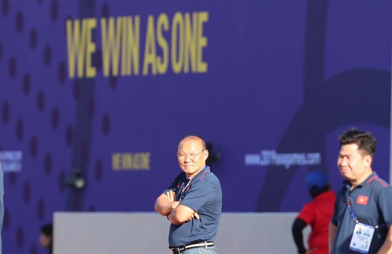 Ông Park đang toan tính đội hình đối đầu với người Thái. Ảnh VF. Ông Park đang toan tính đội hình đối đầu với người Thái. Ảnh VF.