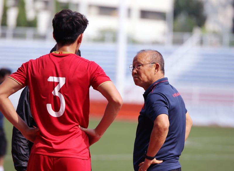 Cứ đá đi, mọi việc đã có thầy lo. Ảnh VFF Cứ đá đi, mọi việc đã có thầy lo. Ảnh VFF