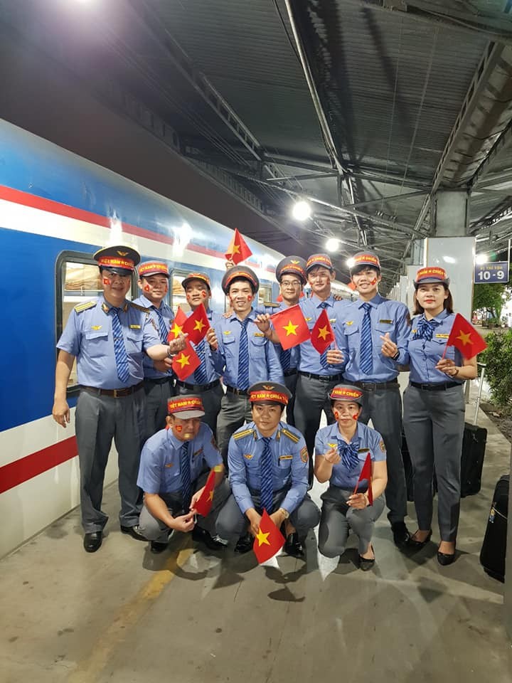 Niềm vui chạy dọc mọi nẻo đường đất nước. Ảnh VT Niềm vui chạy dọc mọi nẻo đường đất nước. Ảnh VT