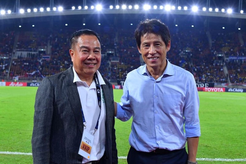 Chủ tịch LĐBĐ Thái Lan Somyot cho rằng chỉ HLV Nishino mới đủ tài đọ sức với ông Park Hang-seo và tân HLV Shin Tae-Young của Indonesia. Ảnh FAT Chủ tịch LĐBĐ Thái Lan Somyot cho rằng chỉ HLV Nishino mới đủ tài đọ sức với ông Park Hang-seo và tân HLV Shin Tae-Young của Indonesia. Ảnh FAT