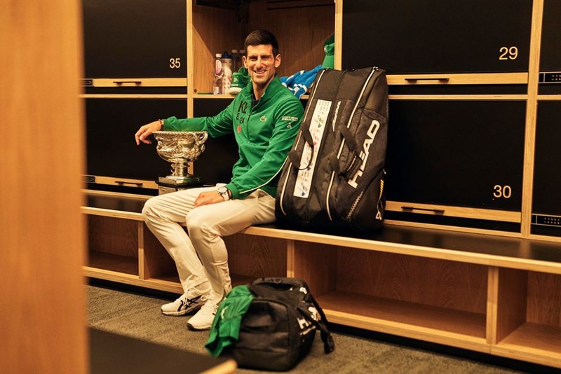 Thắng 6-4, 4-6, 2-6, 6-3, 6-4, Djokovic gia tăng kỷ lục vô địch Australia Open lên tám lần. Ảnh BTC Thắng 6-4, 4-6, 2-6, 6-3, 6-4, Djokovic gia tăng kỷ lục vô địch Australia Open lên tám lần. Ảnh BTC