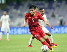 Nguyễn Quang Hải, cầu thủ xuất sắc nhất AFF Cup 2018 vẫn chơi trong nước nên chỉ được định giá có 150.000 euro. Ảnh VFF Nguyễn Quang Hải, cầu thủ xuất sắc nhất AFF Cup 2018 vẫn chơi trong nước nên chỉ được định giá có 150.000 euro. Ảnh VFF