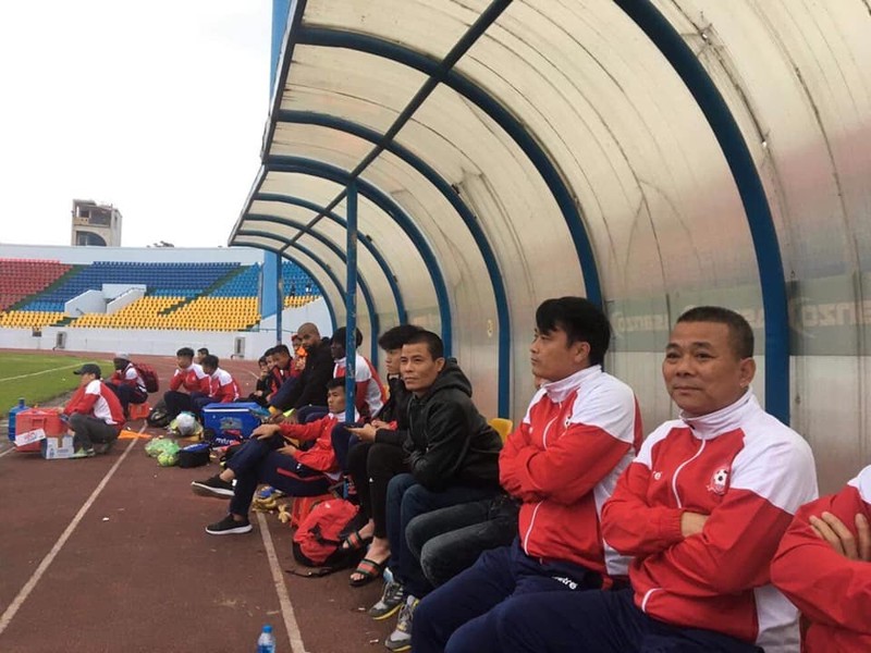 Ban đầu HLV Phạm Anh Tuấn là cái tên được chọn và ê-kíp trên băng ghế chỉ đạo tưởng như được đóng chốt với các trợ lý Lê Quốc Vượng, Phạm Quang Thành, Phạm Bùi Minh. Ảnh HPFC