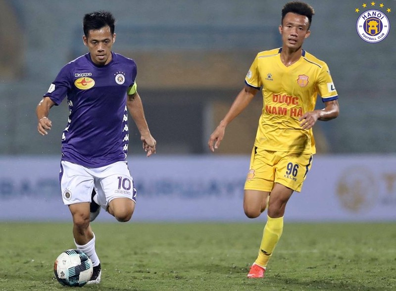 Ngòi nổ Văn Quyết của Hà Nội đang có phong độ cao. Ảnh HNFC. Ngòi nổ Văn Quyết của Hà Nội đang có phong độ cao. Ảnh HNFC.