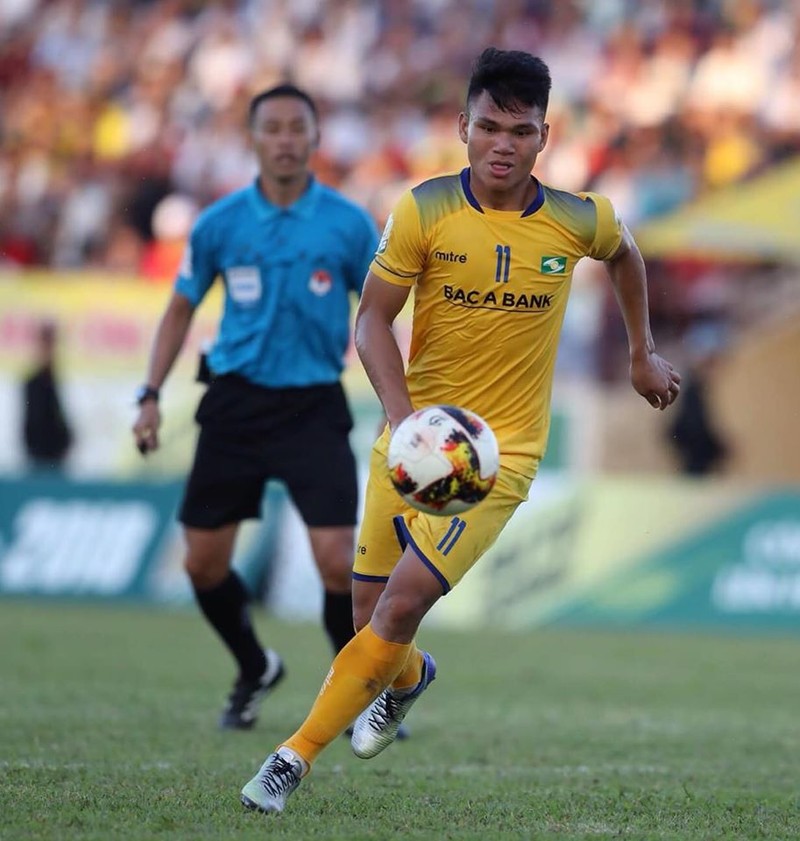 Xuân Mạnh đang được coi là "hậu duệ" đúng nghĩa lối đá SLNA. Ảnh SLFC Xuân Mạnh đang được coi là "hậu duệ" đúng nghĩa lối đá SLNA. Ảnh SLFC