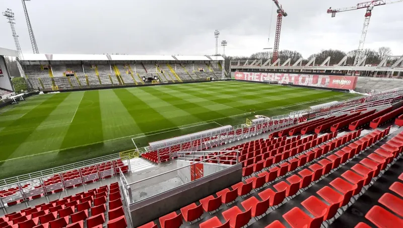 Các giải bóng đá châu Âu đều tạm hoãn. Ảnh UEFA