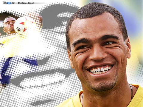 Denilson thi đấu 52 phút với 24 lần chạm bóng và ghi một bàn từ cú sút phạt. Một màn giới thiệu bóng đá Brazil có lẽ không thể ấn tượng hơn, dù quá ngắn và chắc chắn không hề rẻ. Ảnh VFF.