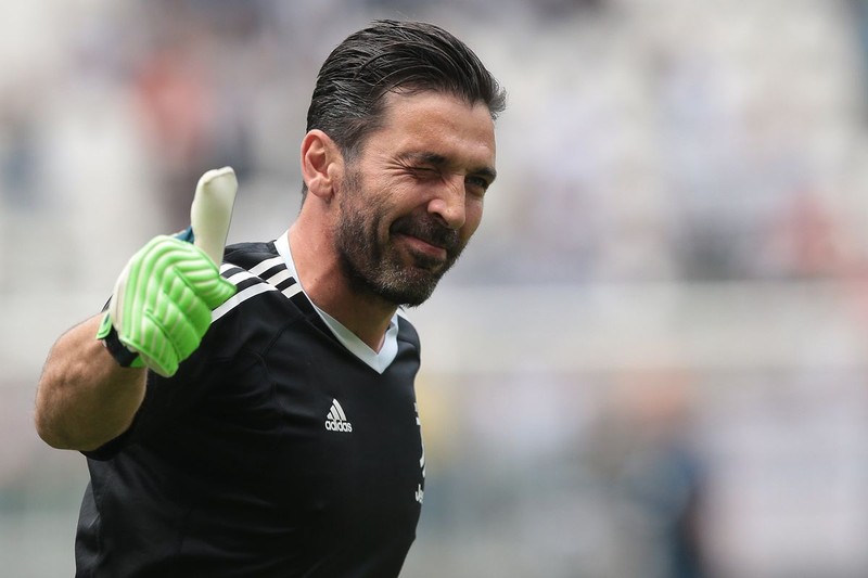 Anh cùng với Peter Schmeichel được bầu chọn là 2 thủ môn xuất sắc nhất mọi thời đại. Ảnh Getty Anh cùng với Peter Schmeichel được bầu chọn là 2 thủ môn xuất sắc nhất mọi thời đại. Ảnh Getty
