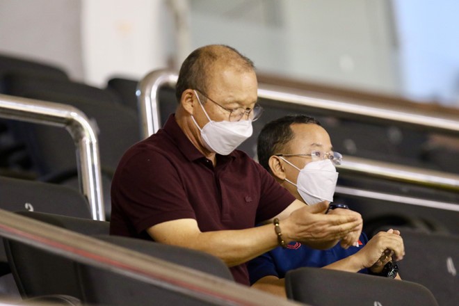 Ông đã từng chia sẻ với trợ lý ngôn ngữ HLV Lê Huy Khoa: “Sau này giải nghệ tôi sẽ ở Việt Nam, vì nơi đó tôi có tình yêu của mọi người”. Ảnh LHK