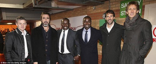 Các học trò yêu của ông thầy nghiêm khắc này. Ảnh MU