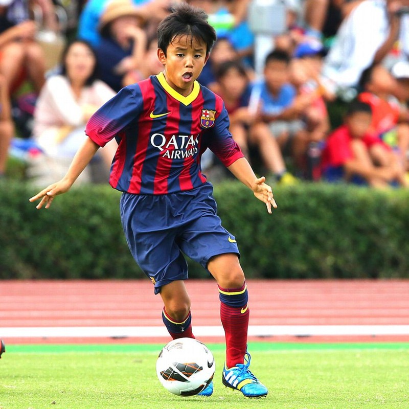 "Messi Nhật bản” được trưởng thành từ lò đào tạo La Masia, học viện của Barca lúc đó được vận hành bởi huyền thoại Patrick Kluivert. Ảnh Barca "Messi Nhật bản” được trưởng thành từ lò đào tạo La Masia, học viện của Barca lúc đó được vận hành bởi huyền thoại Patrick Kluivert. Ảnh Barca