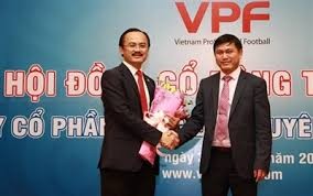 Đốt đuốc giữa ban ngày thì người ta cũng không thể tìm được quan chức cấp CLB đủ tầm ngồi ghế nóng như bầu Thắng. Ảnh LAFC Đốt đuốc giữa ban ngày thì người ta cũng không thể tìm được quan chức cấp CLB đủ tầm ngồi ghế nóng như bầu Thắng. Ảnh LAFC