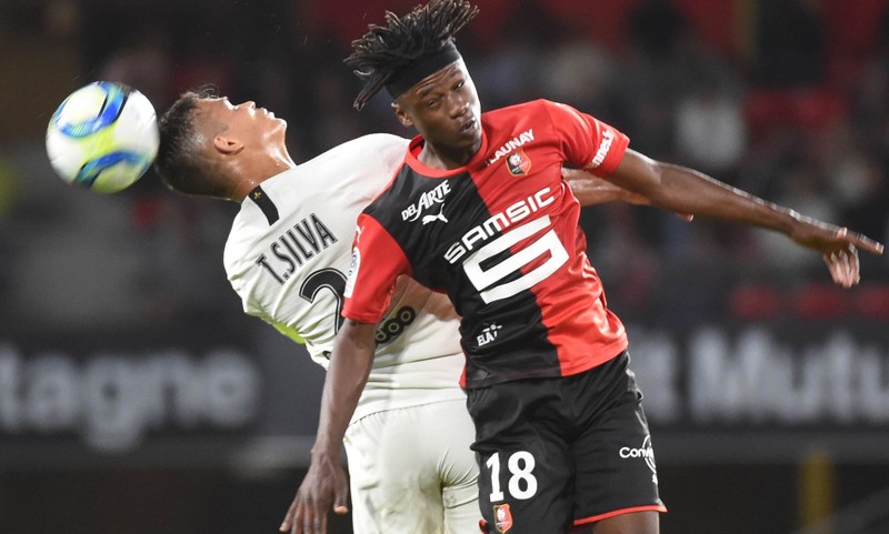 Tiền vệ trung tâm này khả năng đánh chặn trung bình 5,88 pha bóng/trận và chuyền thành công 34,20 đường bóng/trận. Ảnh Rennes.