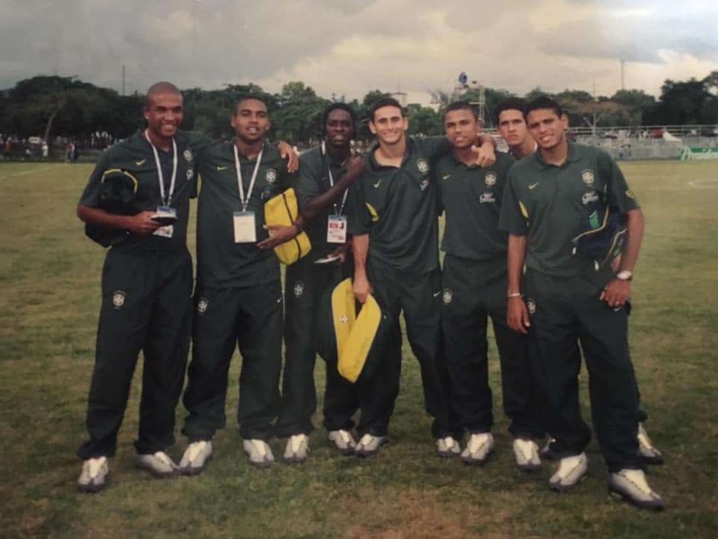 Leandro, từng là tuyển thủ Olympic Brazil tại Pan American Games 2003 và cầu thủ của CLB nổi tiếng xứ sở Samba CLB Santos (2002) . Ảnh CLB Santos Leandro, từng là tuyển thủ Olympic Brazil tại Pan American Games 2003 và cầu thủ của CLB nổi tiếng xứ sở Samba CLB Santos (2002) . Ảnh CLB Santos