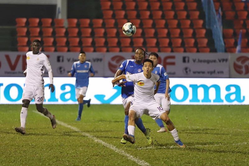 Khán giả V.League rất trông chờ sau Than Quảng Ninh, sẽ còn nhiều đội bóng giành chiến thắng trước Hà Nội để chức vô địch V.League có chủ mới. Ảnh HNFC