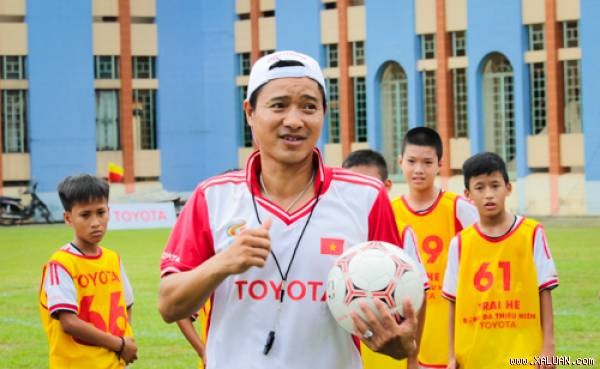 Hồng Sơn thi đấu đã truyền nguồn cảm hứng lớn cho người hâm mộ giai đoạn đầu bóng đá Việt Nam hội nhập khu vực. Ảnh TT Hồng Sơn thi đấu đã truyền nguồn cảm hứng lớn cho người hâm mộ giai đoạn đầu bóng đá Việt Nam hội nhập khu vực. Ảnh TT