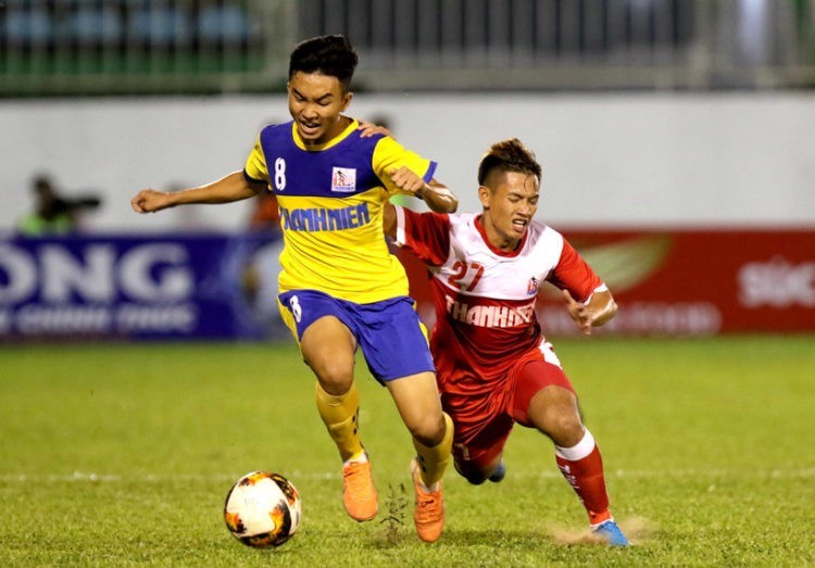 VFF đã không dám loại bỏ những con sâu sân cỏ. Ảnh NLĐ VFF đã không dám loại bỏ những con sâu sân cỏ. Ảnh NLĐ