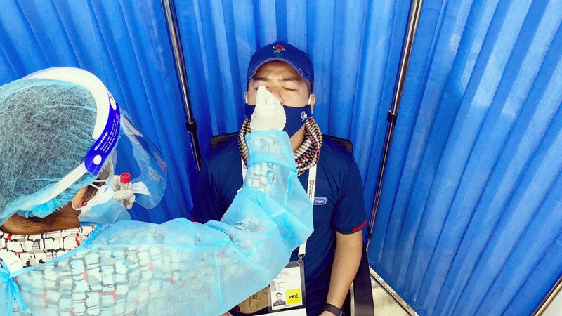 Xét nghiệp Covid-19 tại Dubai. Ảnh FBNV.